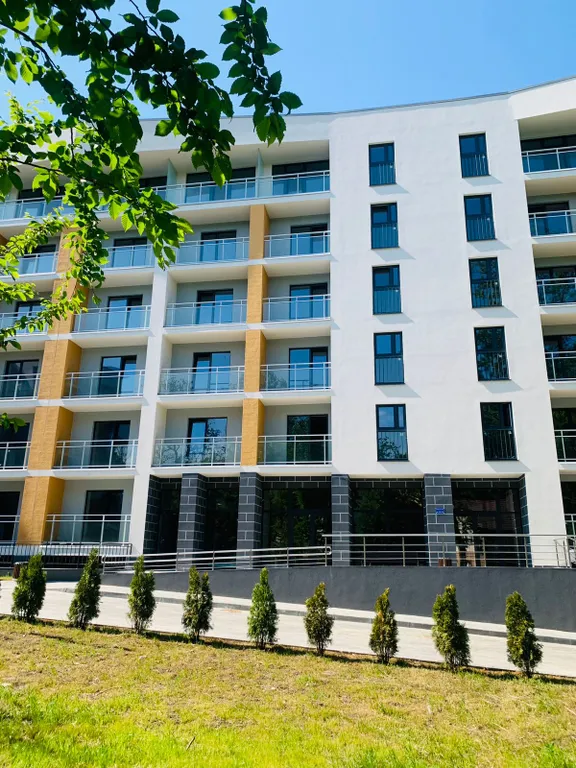 Новый стильный апартамент в двух шагах от моря с балконом и камином