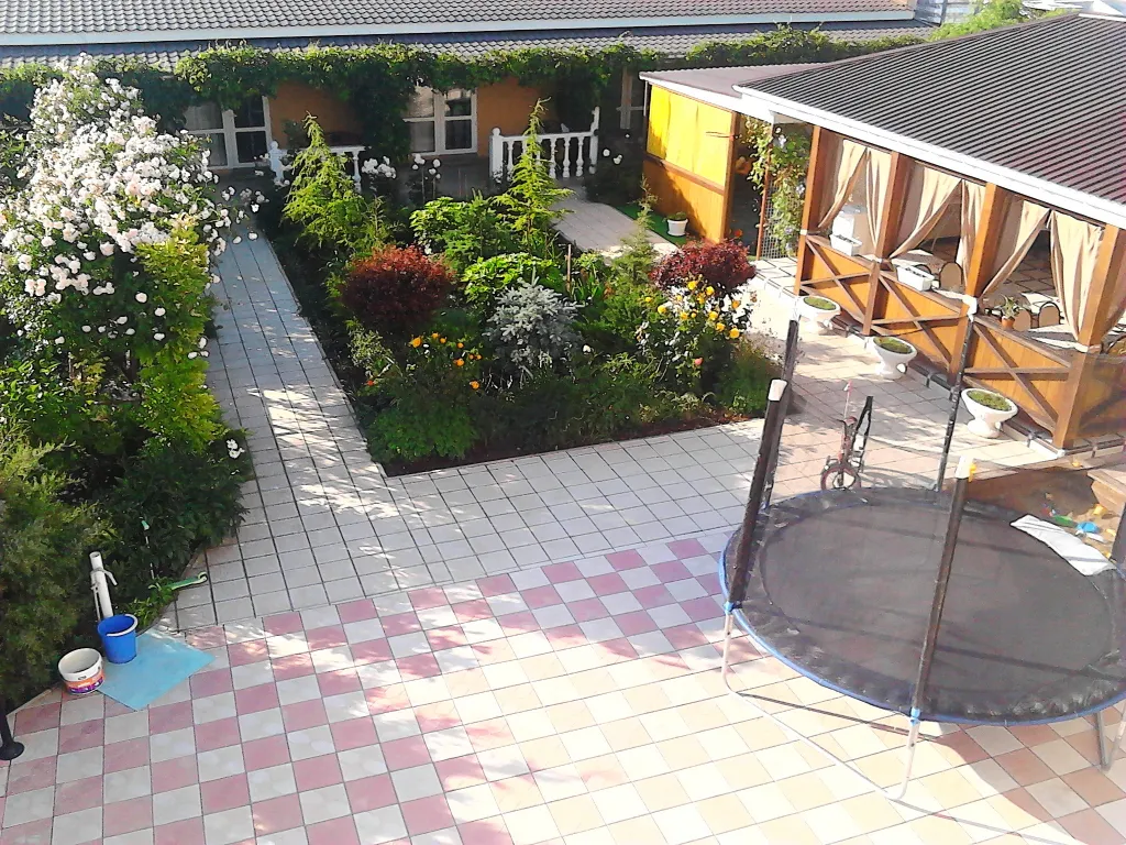 Коттедж с видом на бассейн