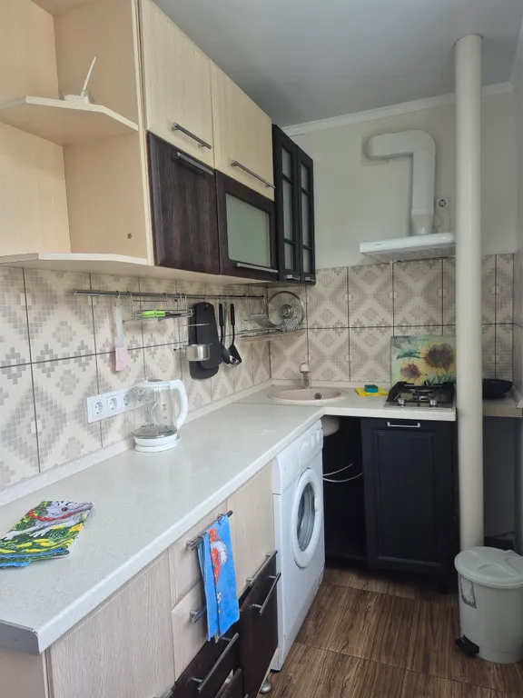 Часть дома с верандой и видом на море, горы и храм