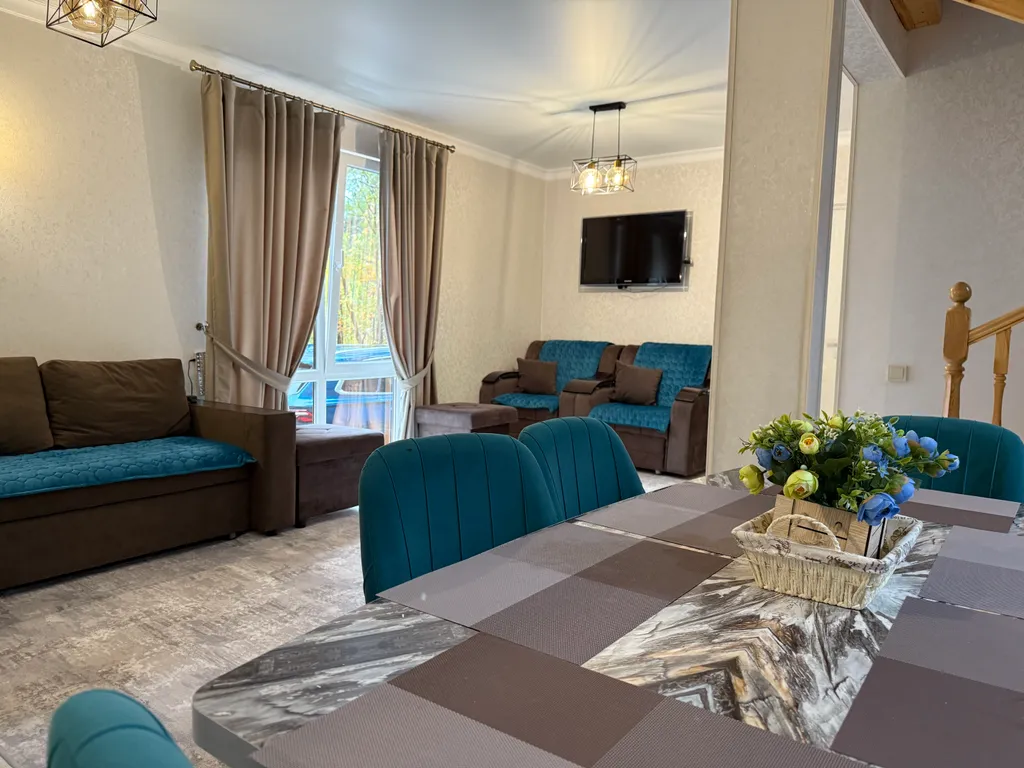 Malkar house с видом на гору Чегет