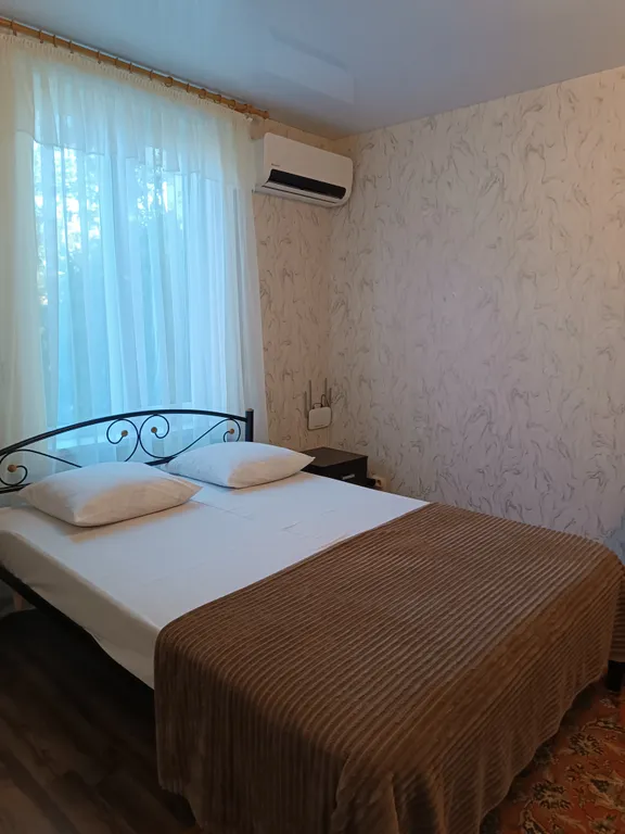 сдается коттедж 2  этажа.130 кв. м, с тремя отдельными комнатами