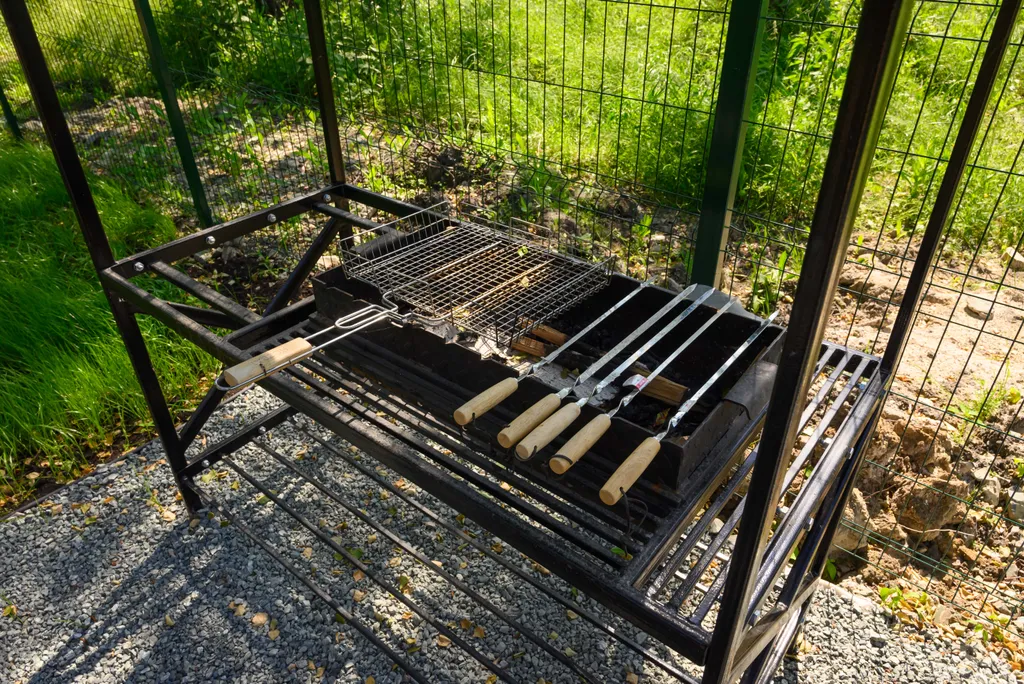 Дом с камином, баней и чаном в лесу у озера