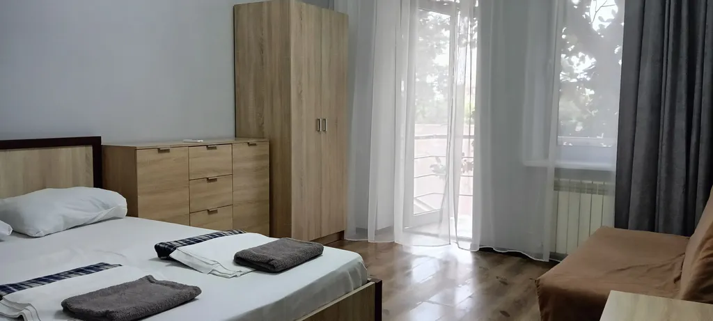 Трехкомнатная с изолированными спальнями и балконом