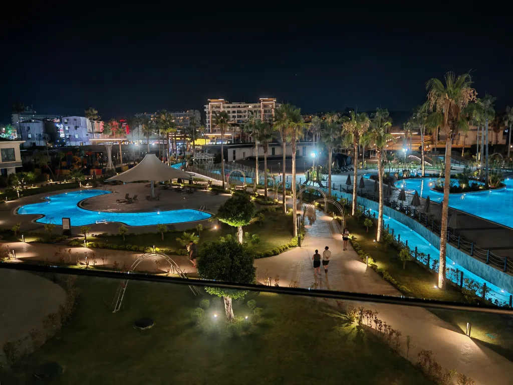 Квартира 1+1 в Azura World c видом на бассейн и аквапарком