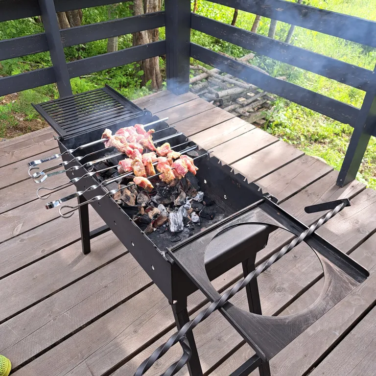 Уютный домик с видом на закат