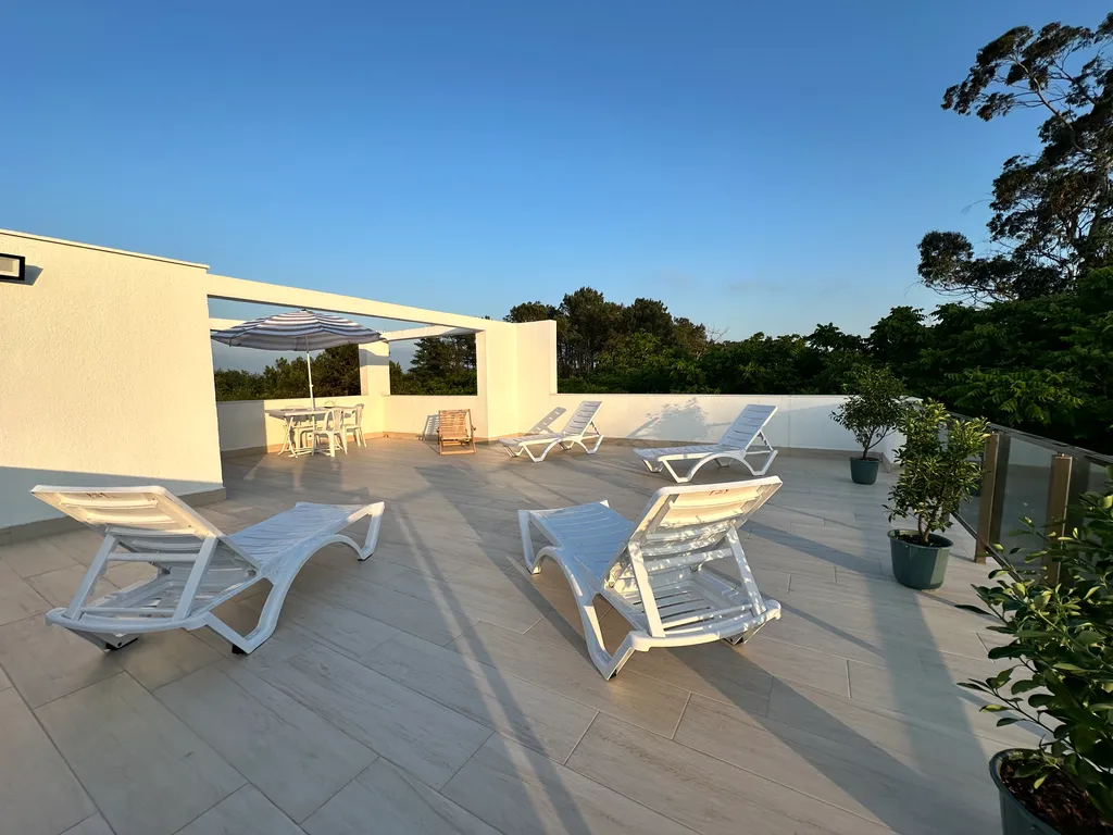 Большая вилла с песчанным пляжем