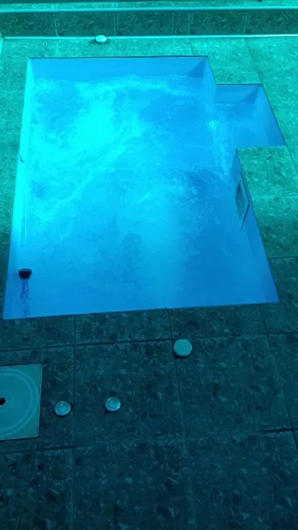 Бревенчатый дом 2 в лесу с бассейном