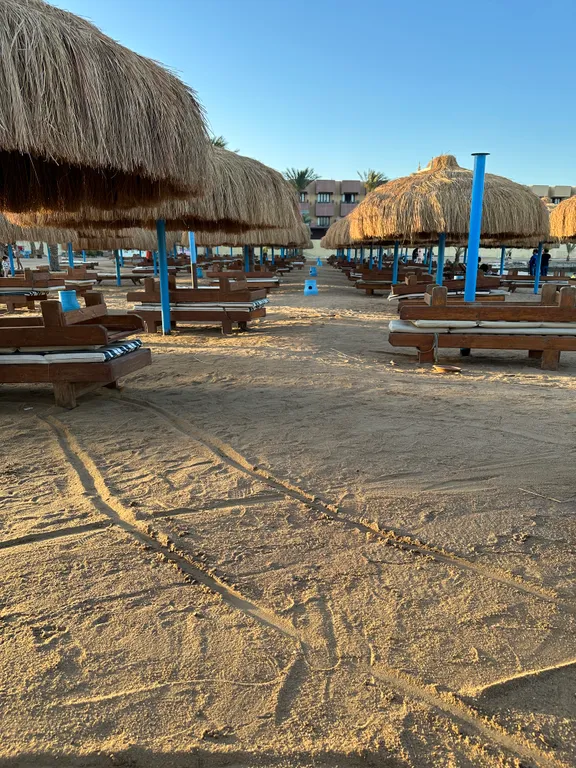 Апартаменты с личным пляжем и бассейном