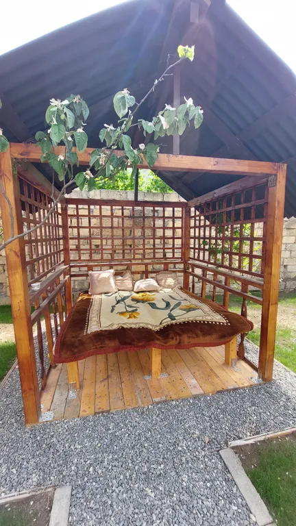 Дом с беседками