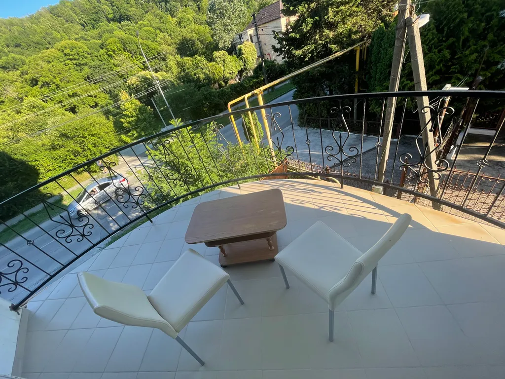 Просторные комнаты с большим балконом