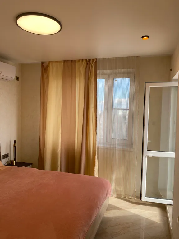 Двухкомнатные апартаменты в новостройке с витражным балконом