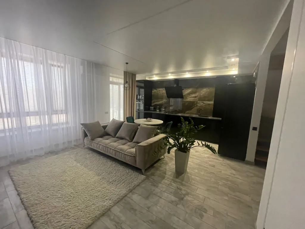 Уютная двухуровневая квартира у моря