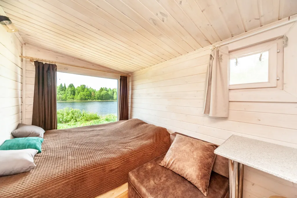 Домик на двоих с панорамным окном