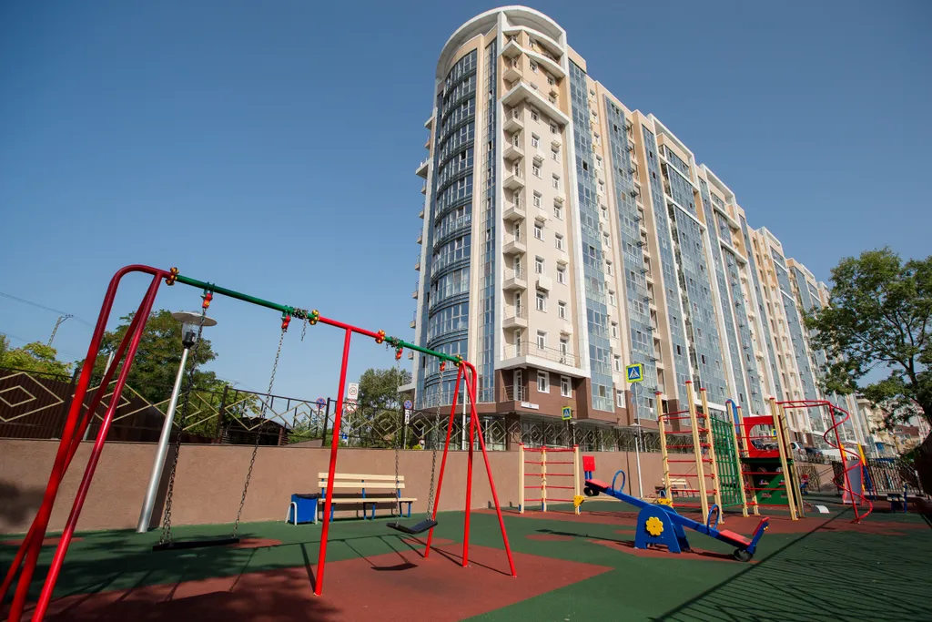 Красивая однокомнатная квартира с балконом на первой линии у моря