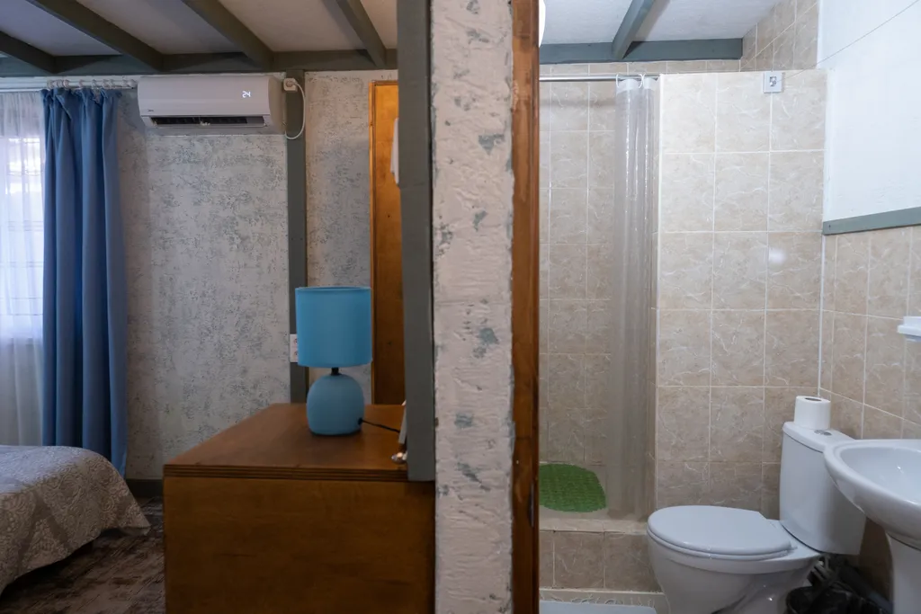 Квартира Квартира Четырёхместный номер с двуспальной и двухъярусной кроватями — Сухум