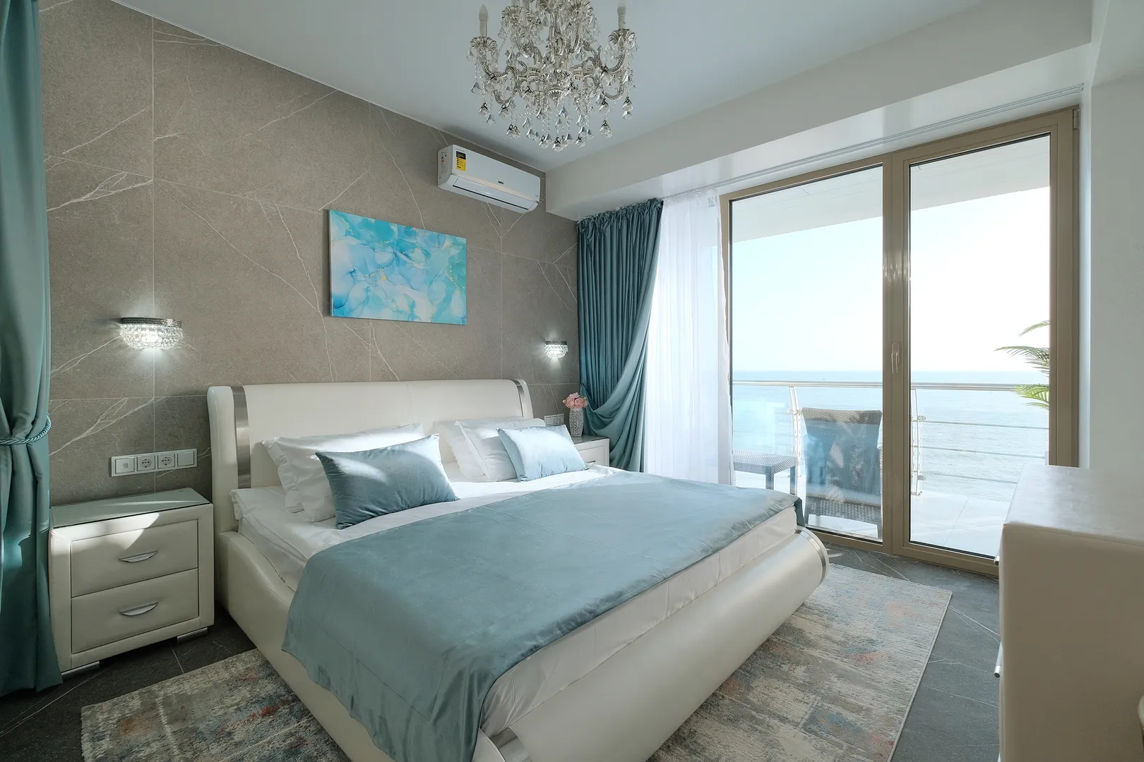 Панорамный вид на море, кровать king size, кондиционер, оборудованная лоджия