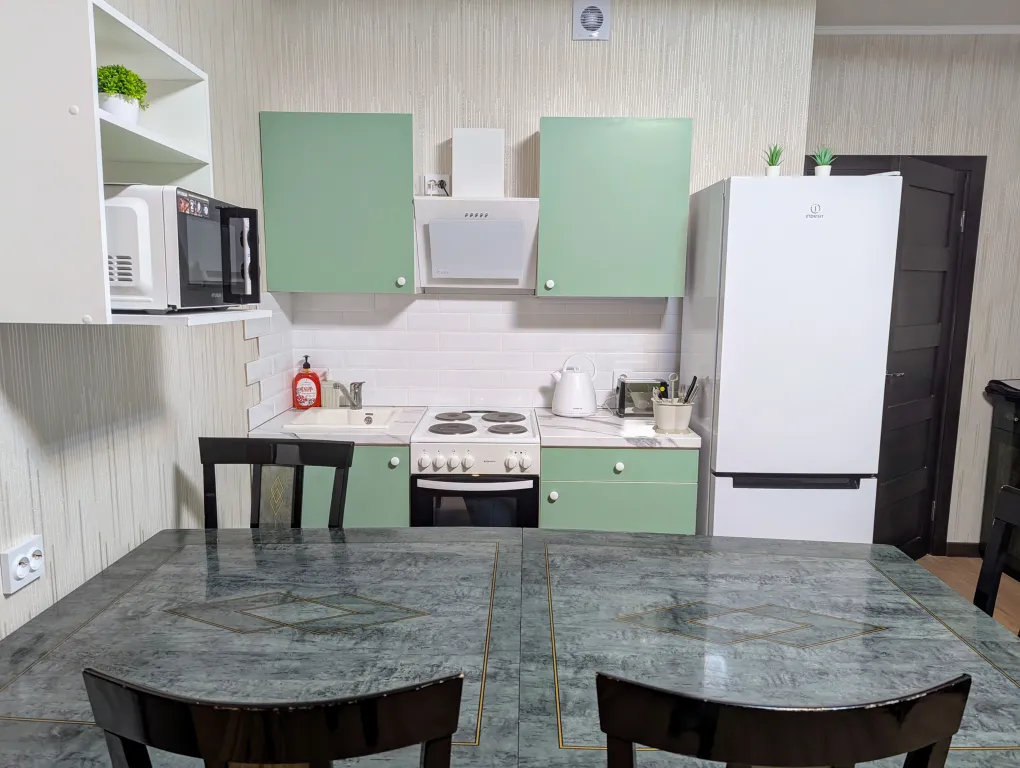 Студия размером с однокомнатную квартиру с 2 кроватями рядом с метро