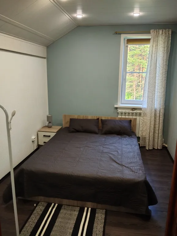 Дом в сосновом бору на озере