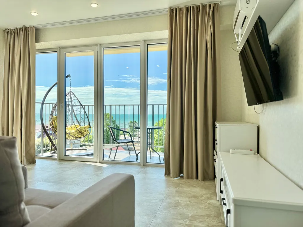 Двухкомнатная квартира с прямым видом на море