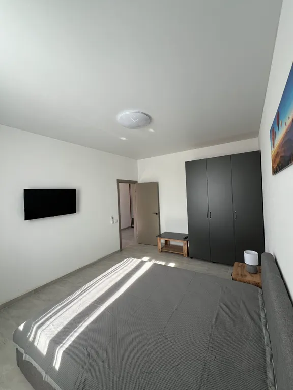 Дом с бассейном и с видом на море и горы