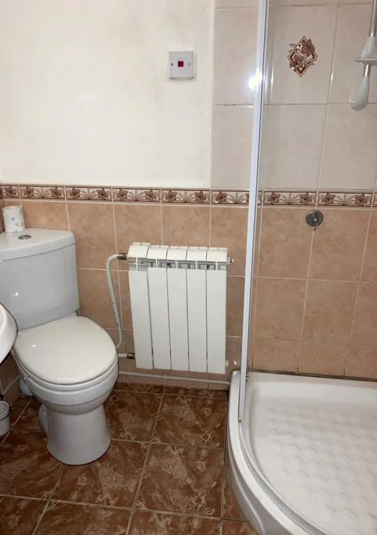 Двухэтажный коттедж на зелёной территории