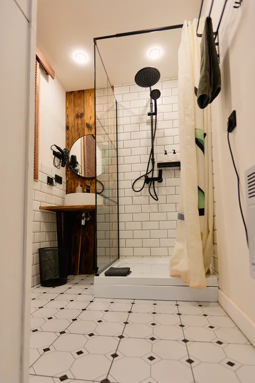 Дом с баней и купелью у леса