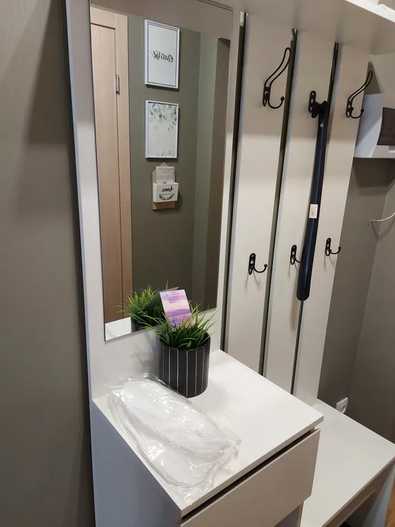 Студия с барной стойкой у окна