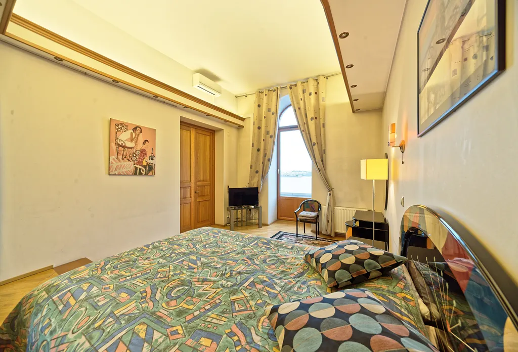 Двухуровневая квартира с видом на Неву по соседству с Эрмитажем