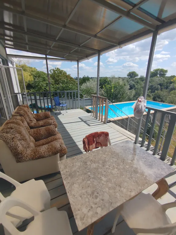 Дом с бассейном