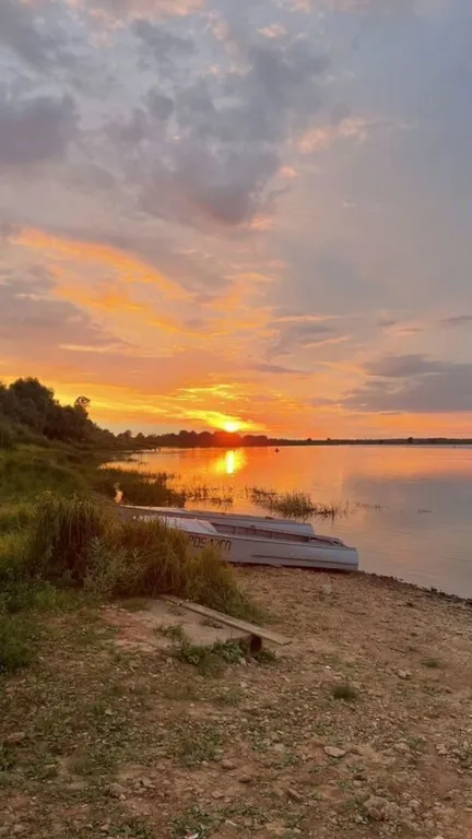 Домик на берегу Оки на территории сельской усадьбы Варежка