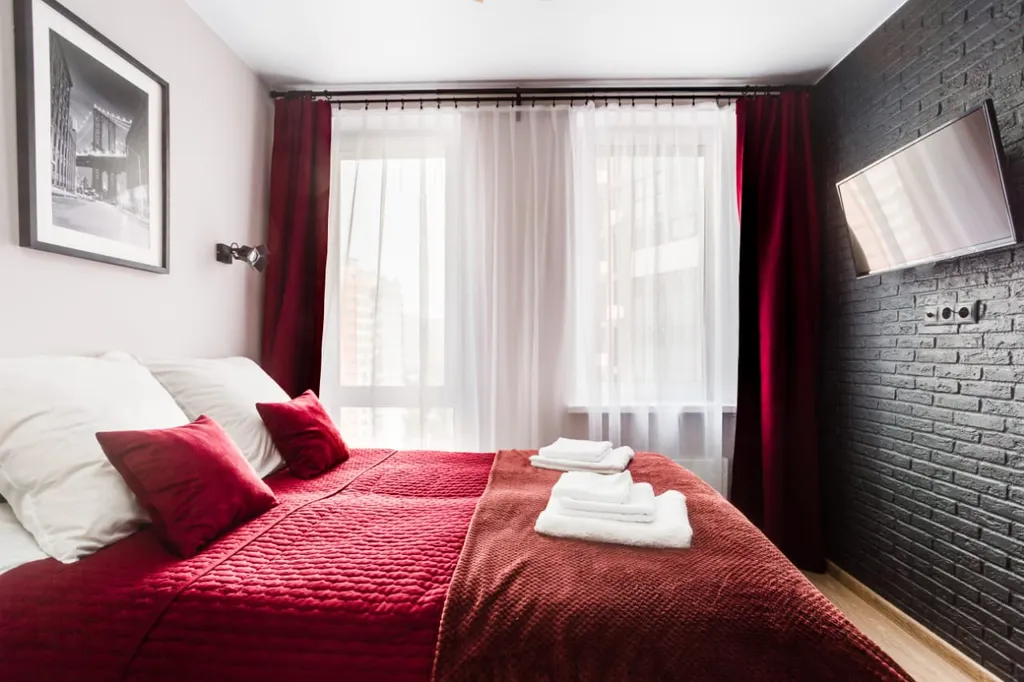 Студия в красном рядом с Мегой