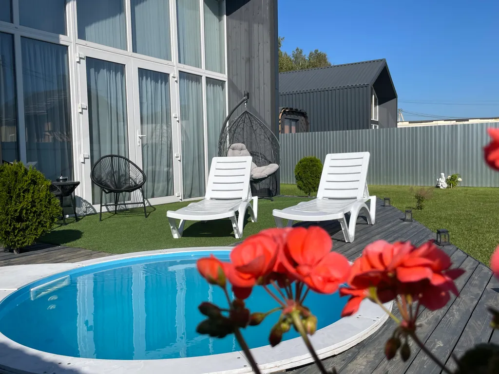 Дом в стиле БарнХаус с тёплым бассейном