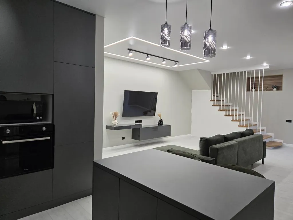 Уютная двухуровневая квартира на Берегу моря