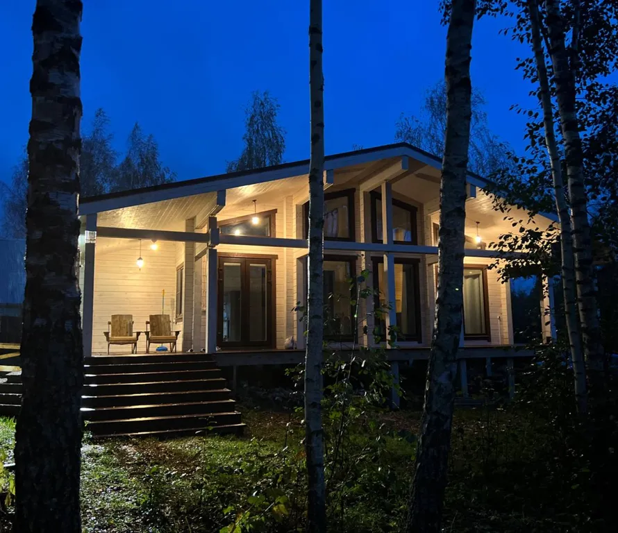 Сказочное шале в лесу