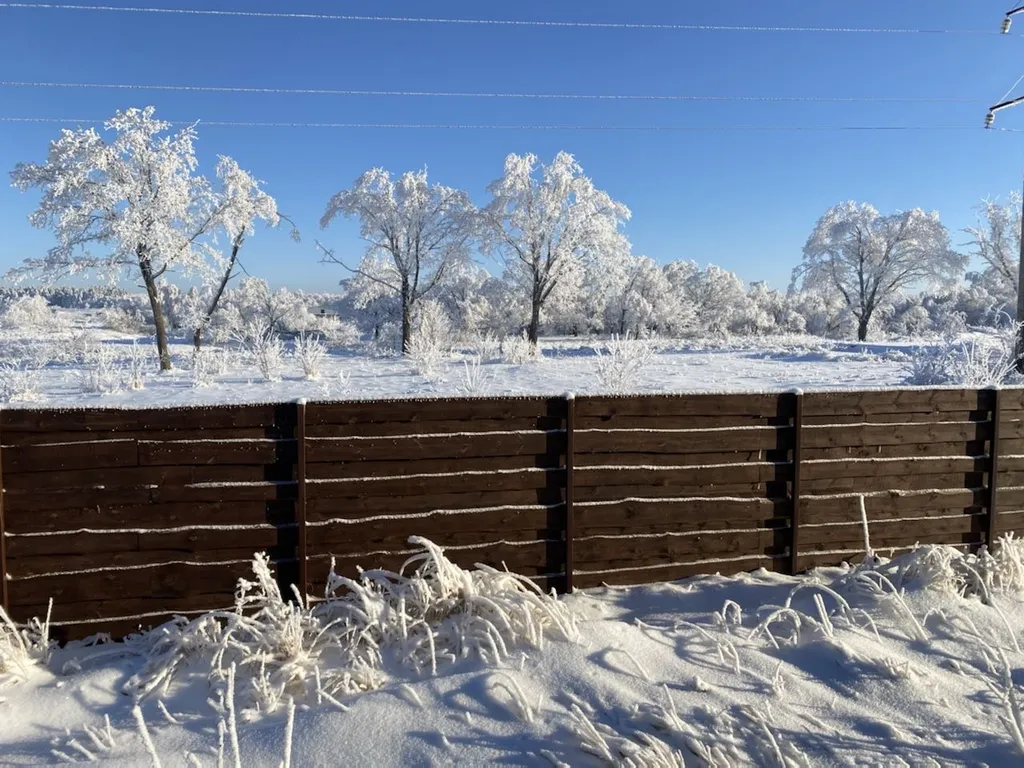 Бревенчатый 2-х этажный коттедж