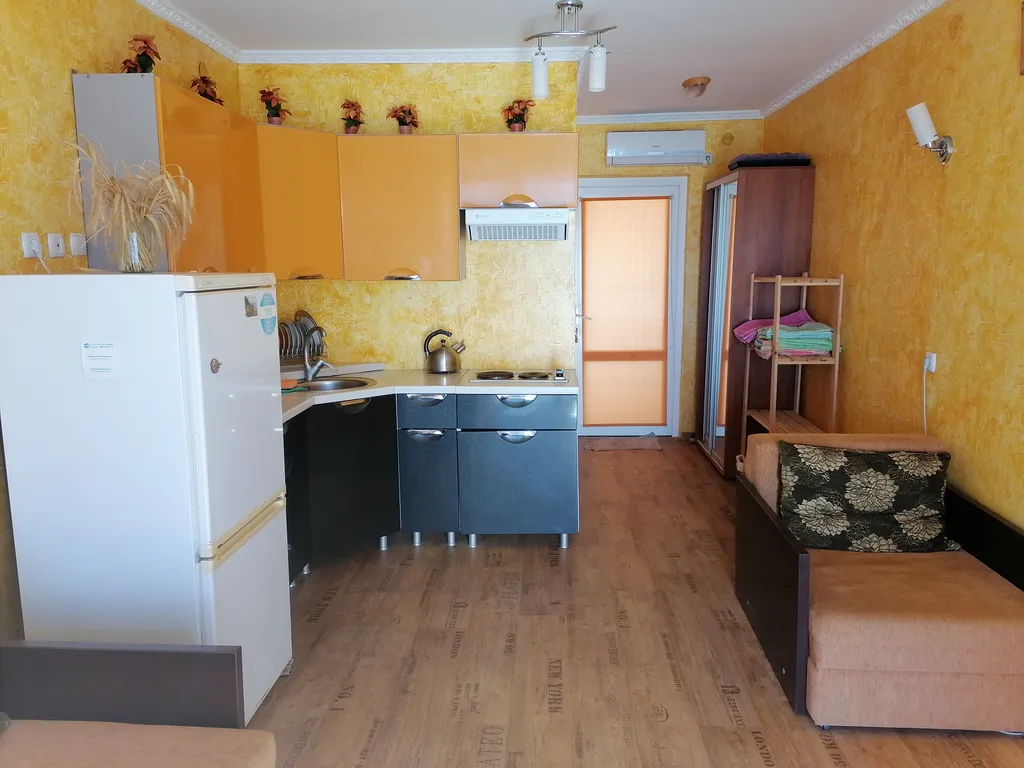 Квартира студия (эллинг) на первой линии  моря.