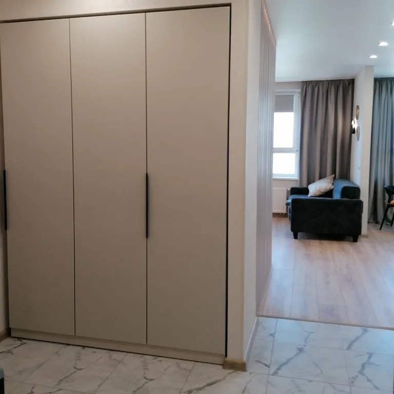 Просторная студия с видом на лес