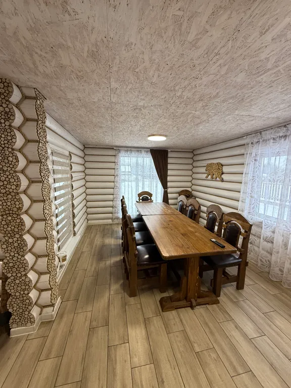 Дом на берегу реки с баней