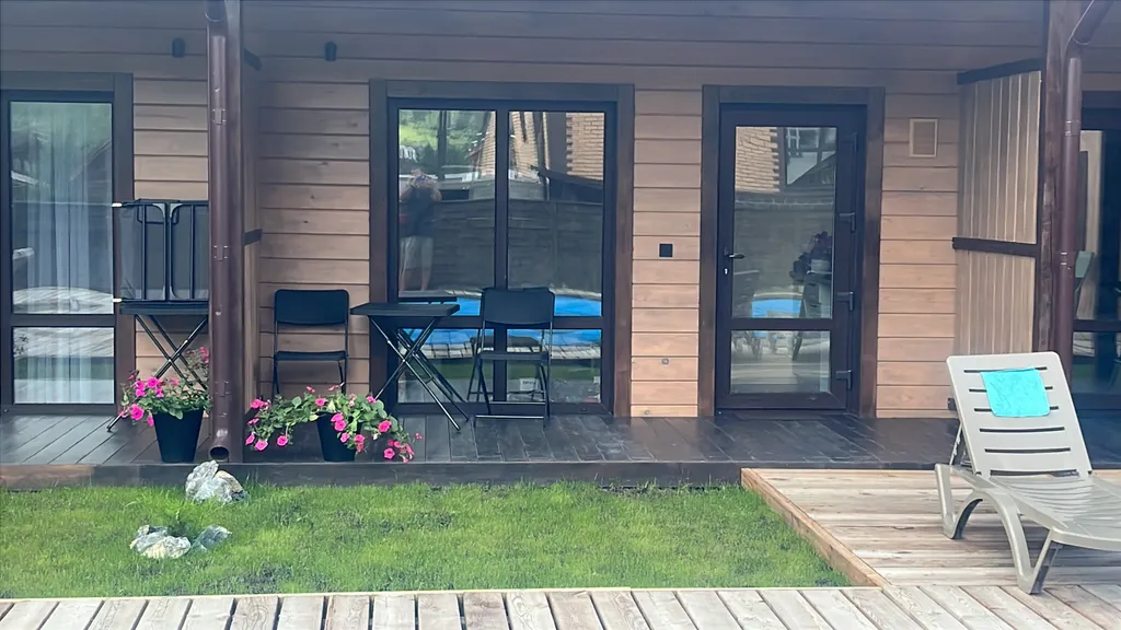 Уютная комната с видом на горы