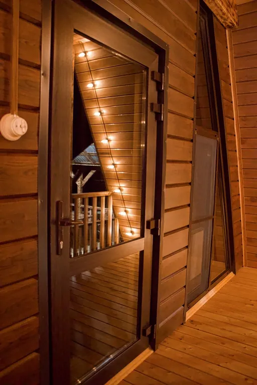 Двухэтажный A-Frame шале посреди заповедного леса вблизи Эльбруса