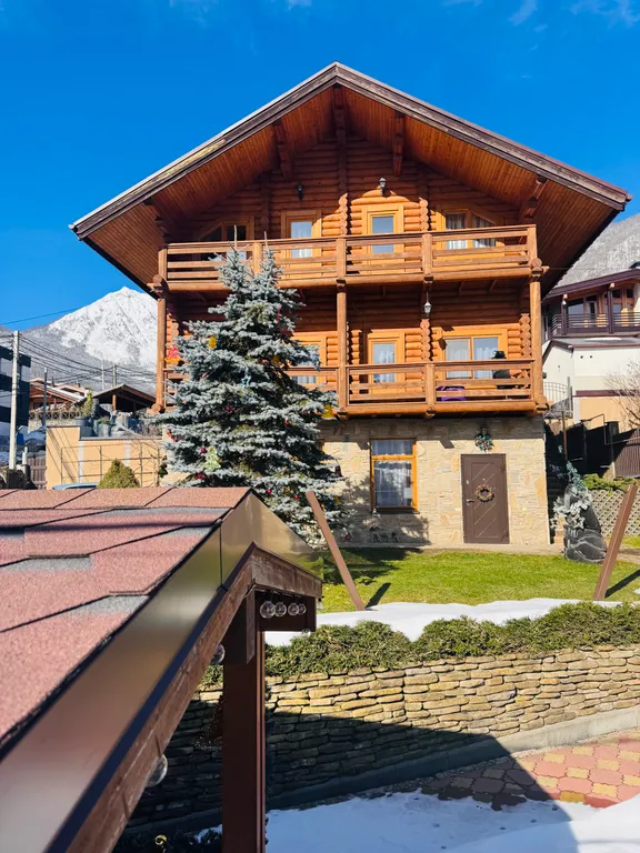 Уютный двухкомнатный номер с видом на горы