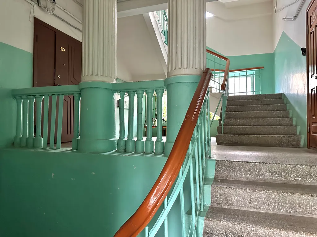 Двухкомнатная Сталинка в центре