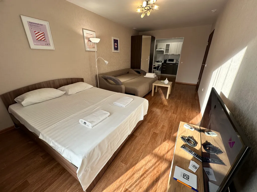 "В Гости!" на Строителей 90Б (1к квартира рядом с Планетой)