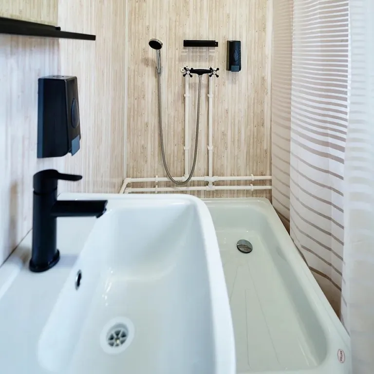 Номер с балконом и видом на телецкое озеро