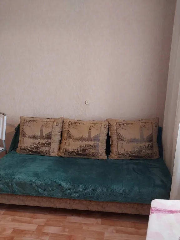 Комфортная евродвушка с двумя диванами в отдельных комнатах