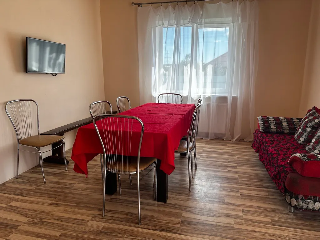 Коттедж 2 этажа в уединенном месте Бреста с парковкой во дворе