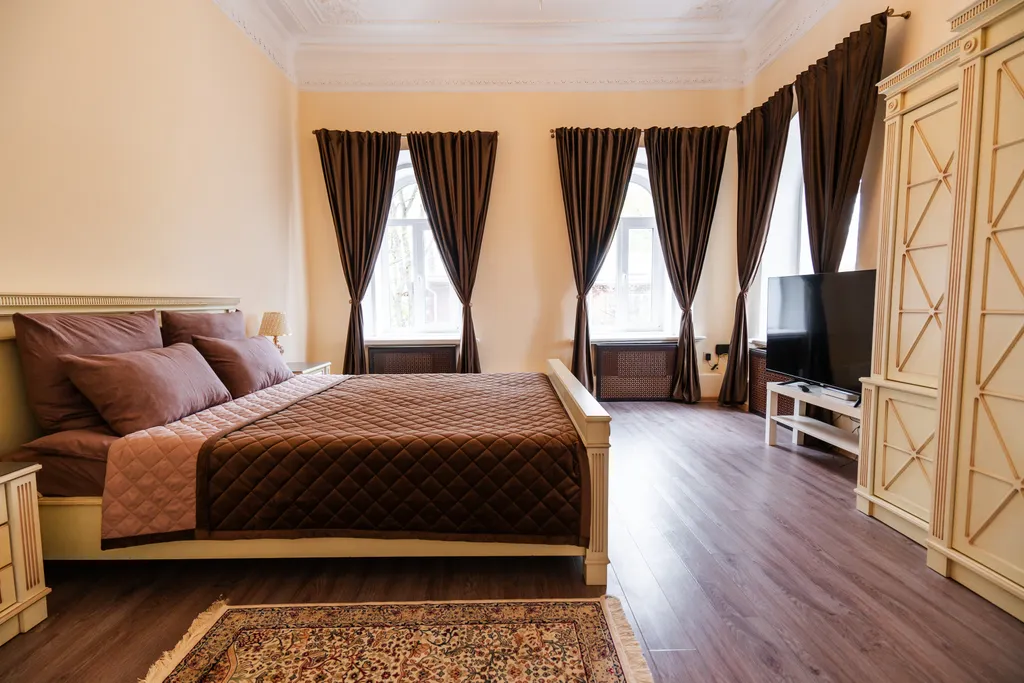 Квартира-студия в центре города с видом на Марьинский сквер