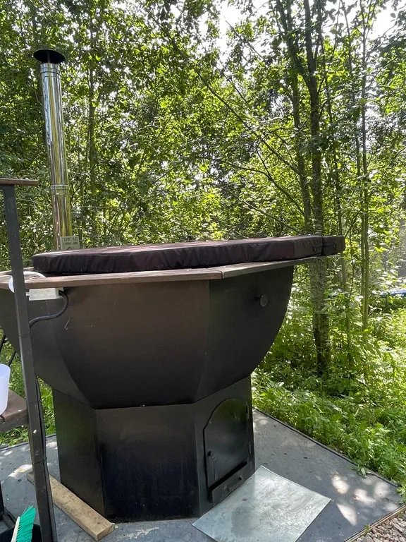 Дом в облаках у леса