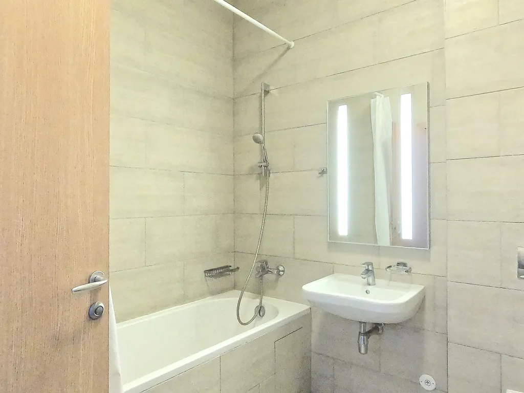 Студия с балконом и видом на синее море и горы