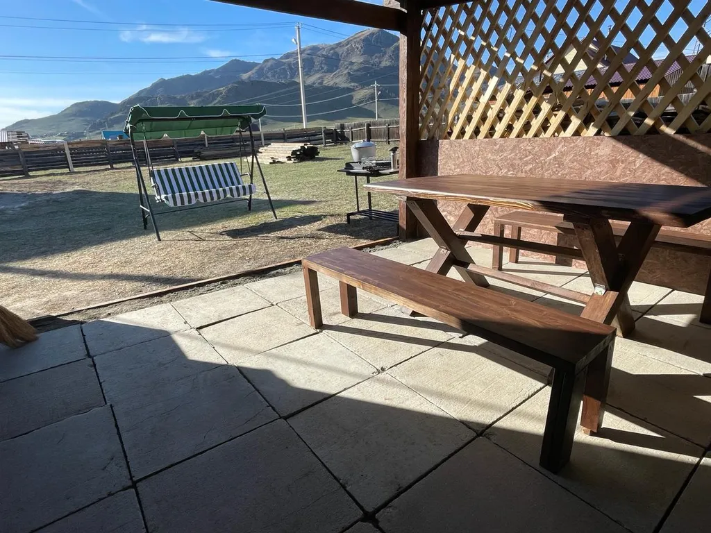 Благоустроенный просторный коттедж с видом на горы для большой компани